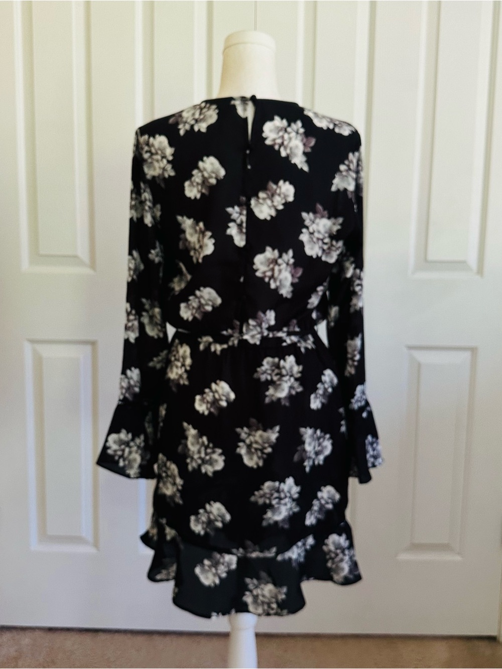 Lumiere Dress Black Gray Floral Tie-Detail Ruffled Long Sleeve Dress Small NEW - Picture 5 of 15